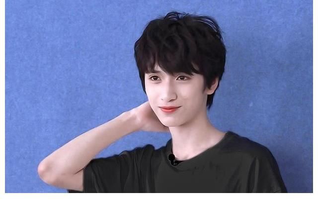 《夏日少年派》马嘉祺加盟意外，首位女嘉宾出现，网友反倒淡定