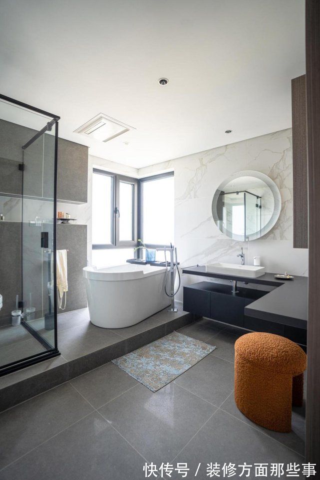 卡通|200㎡的海景大平层,同一空间中,兼具沉稳大气、时尚跳跃