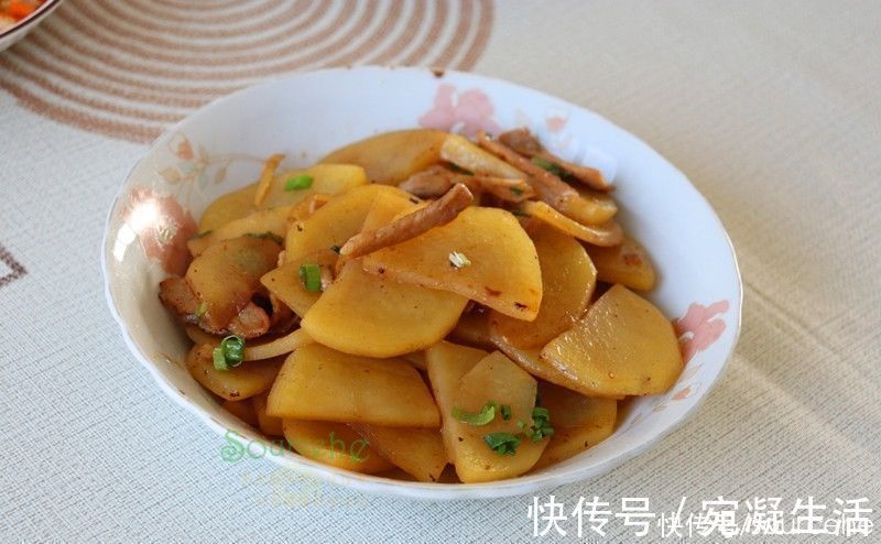 冬天的晚餐四菜一汤,只需30分钟,热乎乎端上桌,实惠又美味