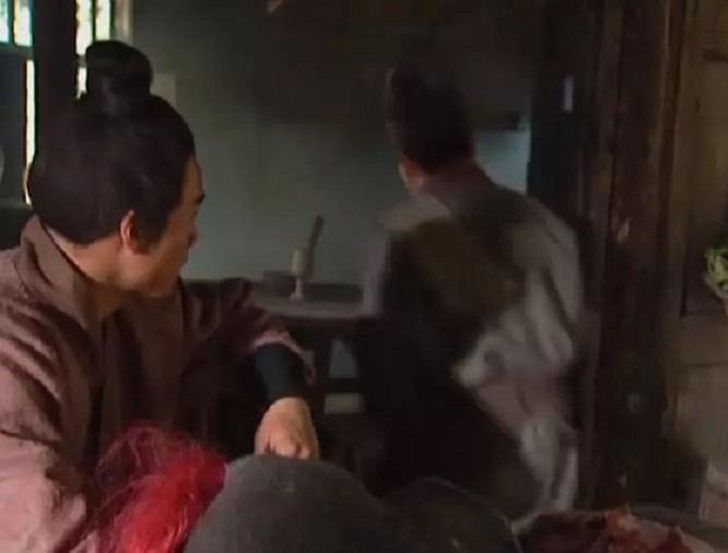 丫鬟|血溅鸳鸯楼时,为何武松连端茶送水的丫鬟也不放过?原因很简单