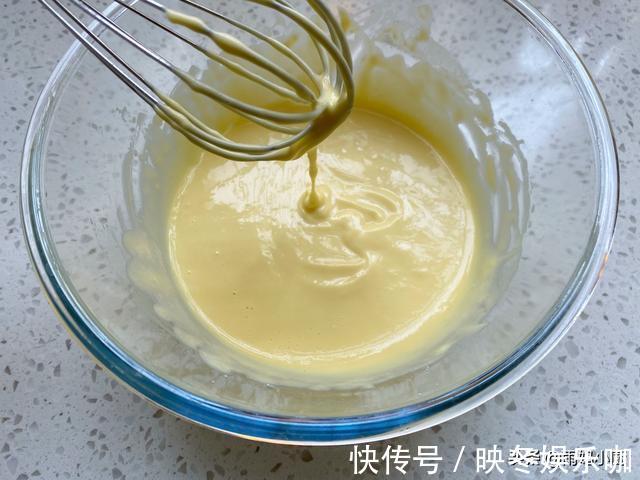 酸奶|轻如云朵的酸奶蛋糕，做法简单又好吃，比豆腐还嫩比戚风好做
