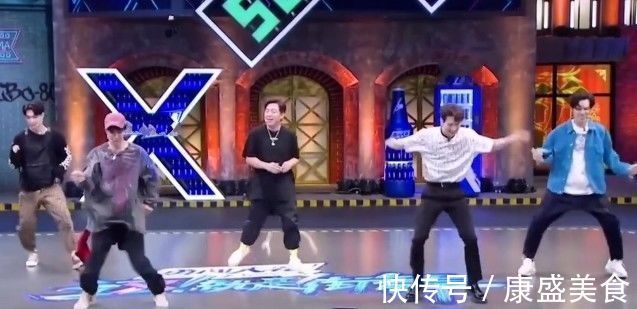 所有人都穿黑袜子,唯独忘告诉王一博,看他穿的啥,粉丝笑出鼻涕泡