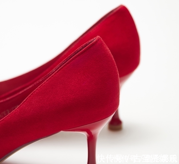 高跟鞋|穿细跟鞋怕崴脚,穿粗跟鞋嫌不好看,4款优雅迷人的酒杯跟试试看