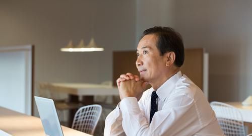 55岁后，可做4个动作看自己是否有长寿“潜质”