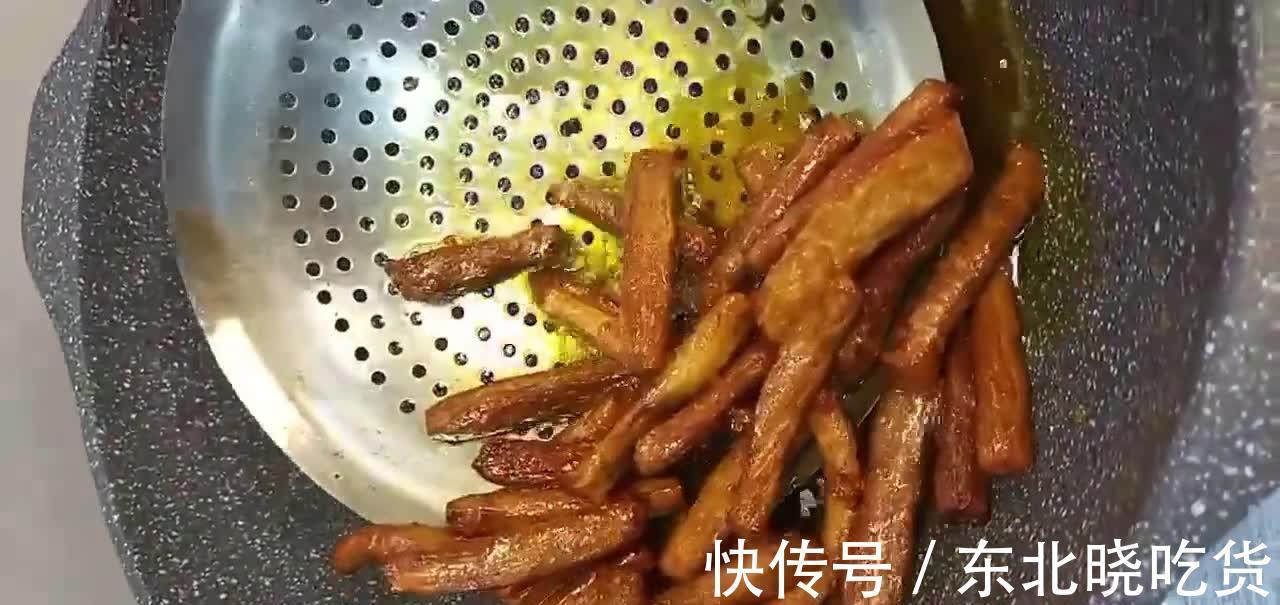 做香辣牛肉干时，切忌“生肉”直接入锅，多加一步，不柴又不硬！