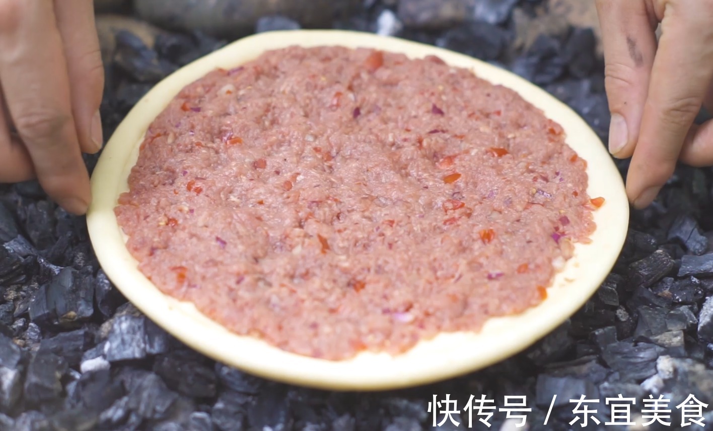 披萨|2分钟教你在家做披萨,香浓拉丝,做法简单,比外面的好吃多了!