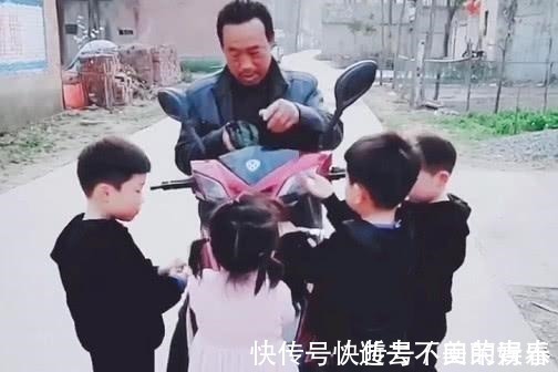 霸道|“偷着乐爷爷”被娃拦路“打劫”,这是我见过最霸道的“劫匪”了