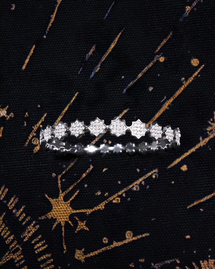 叠戴饰品才出色!学教科书级法国部落客加强份量感就对了