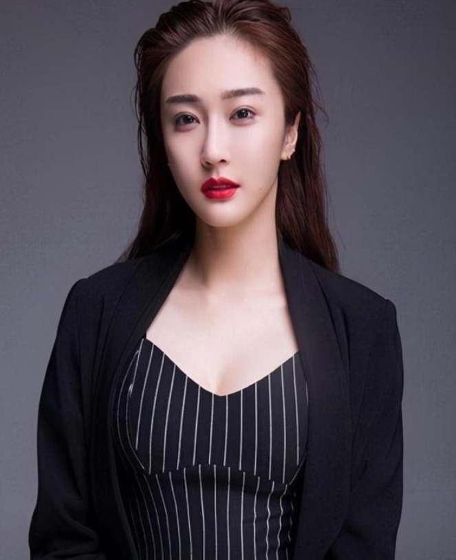 她背着丈夫参加好声音,爆红后称自己是单身,下台就与丈夫离婚