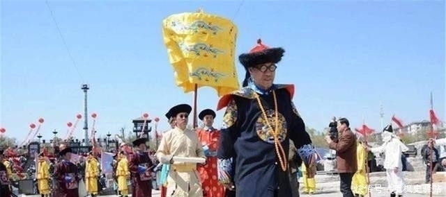 他手上戴的戒指价值上亿,专家建议其上交国家,他却回了6个字