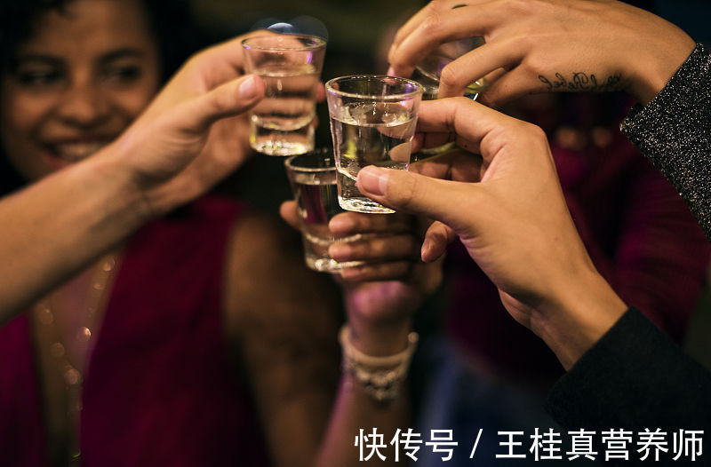 食物|才知道!这5种食物不能空腹吃,受伤的不仅仅是肠胃