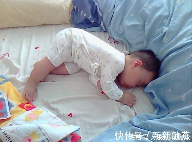 睡眠环境|孩子熟睡后总爱“满床打滚”？是睡得不安稳吗？及早了解帮助孩子