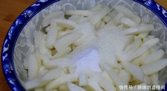 酒店秘制腌萝卜做法,不用水不用油,一晚上腌好,酸辣香嘎嘣脆