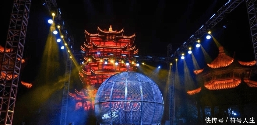 冯巩 喜剧届半壁江山齐聚2021各大卫视春晚,小刀电动车竟成大忙人