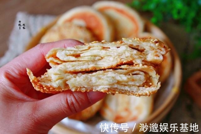 芝麻酱|酥到掉渣的烧饼,平底锅就能做,每次一斤面,咸香酥脆,出锅必光