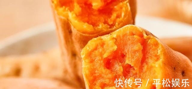 红薯别直接烤了，教你一个诀窍，好吃的不得了，吃一回念念不忘！