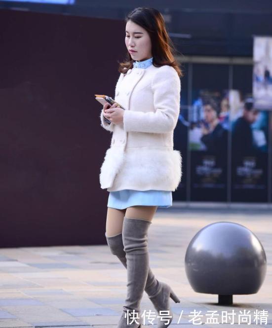 街拍:深冬时节百搭的高跟长靴, 非常适合30以上“辣妈”穿, 彰显气质!