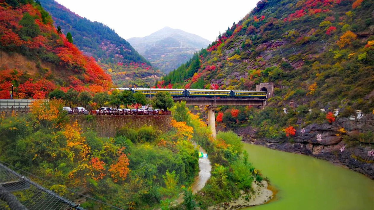 灵官峡|西安周边最早的红叶，凤县灵官峡红叶，国庆即可观赏