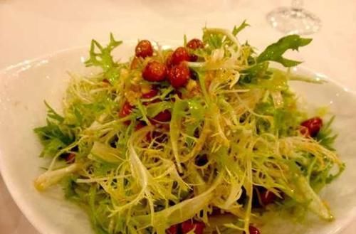 女性不想早衰老，推荐3种食物，抑制黑色素，促进新陈代谢