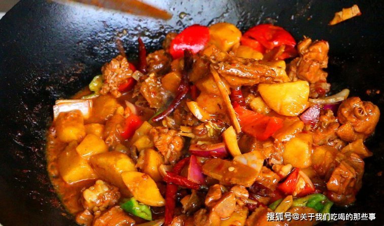 入味|炖鸡时，直接焯水是错的，大厨教你1招，鸡肉嫩滑没腥味，还入味