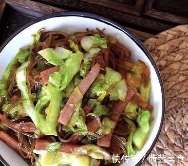 包子|早餐不爱吃馒头包子，5分钟炒一锅，鲜香味美，上桌吃3碗，好吃
