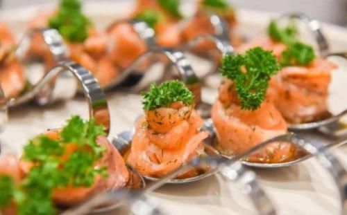 自助餐|自助餐价值最高的4种“隐形贵菜”,一般很少人拿,老板见了都心疼