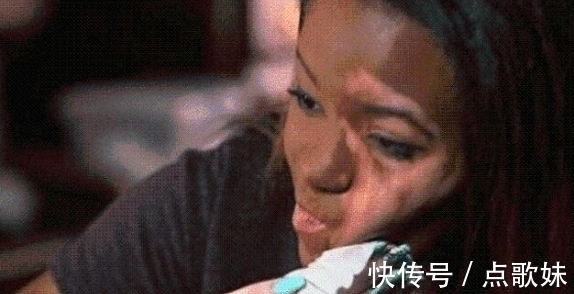 家人|女子坚持化妆7年,家人都忘记她素颜的样子,看到没化妆的她后没法淡定