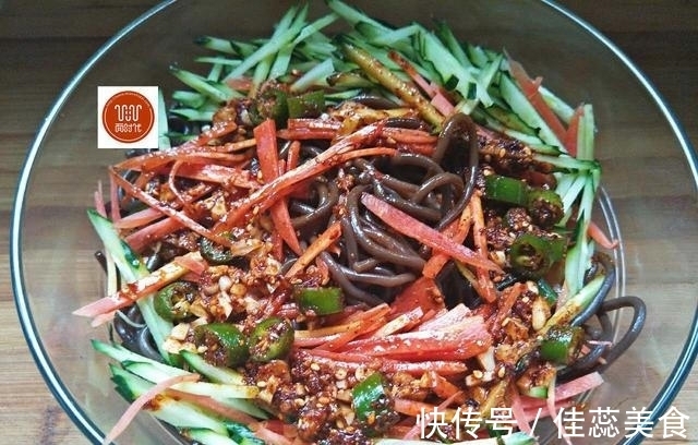 劲道|大人小孩都喜欢的菜，比凉拌黄瓜还要好吃，滑溜溜的好劲道！