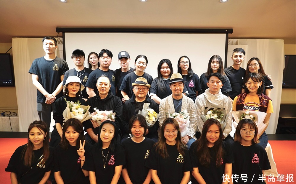 张国立|张国立、王刚、张铁林“铁三角”同框，张铁林的表情太逗了