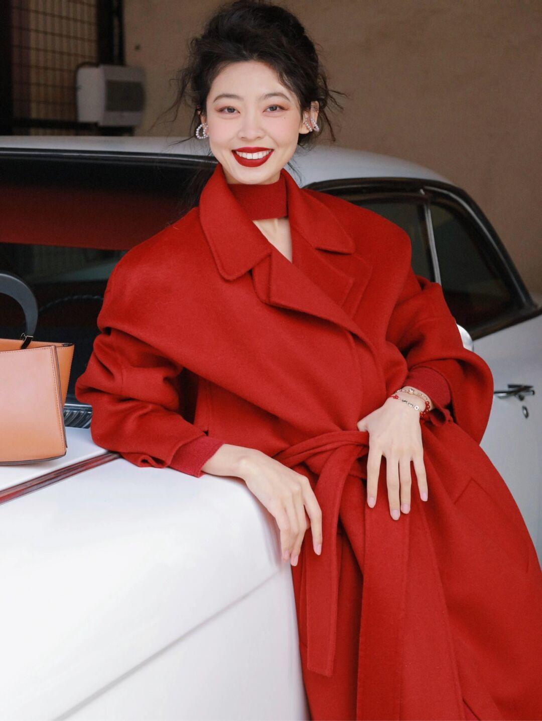 浪漫风|真正洋气的女人,冬天都爱穿这几款“大衣”,简约利落又百搭