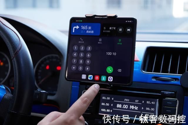 直板手机|非智能汽车也能车机互联！Find N驾驶模式上手，老司机都爱了