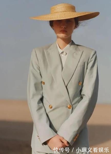 连衣长裙 轻熟女人的时尚、优雅的穿搭,彰显熟龄气质的美感