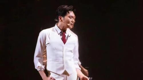 应采儿|网友偶遇陈小春光顾平民小店“沙县小吃”,大赞其接地气