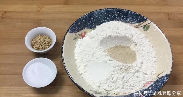 不用高筋面粉，不用揉出筋膜，一样做出好吃的面包