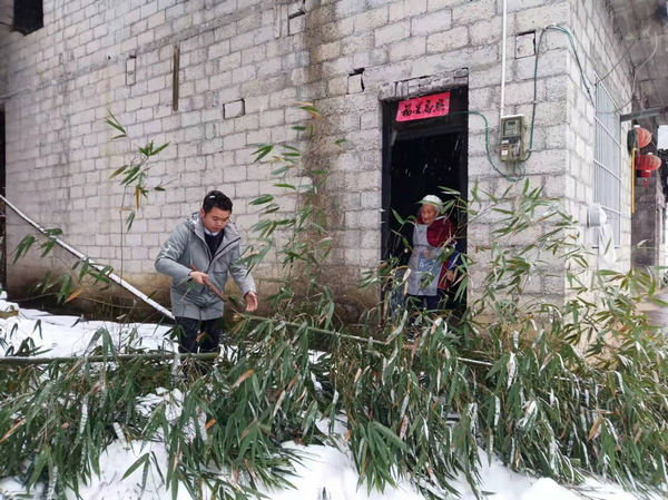 青年|以雪为令 德江团员青年“迎风战雪”靓青春