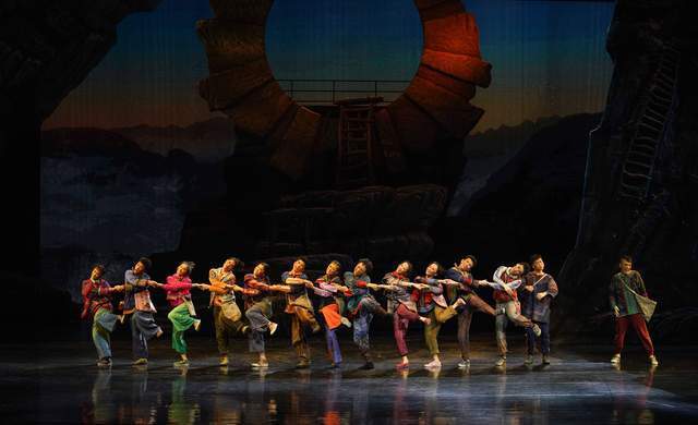 舞剧|新创舞剧《悬崖村的幸福路》亮相蓉城首演