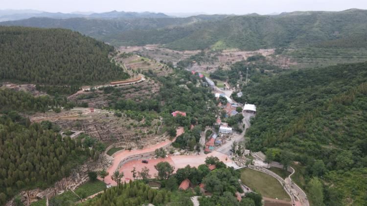 村民 闭塞穷困的千年古村靠乡村旅游“翻了身”，村民变股民吃上生态饭