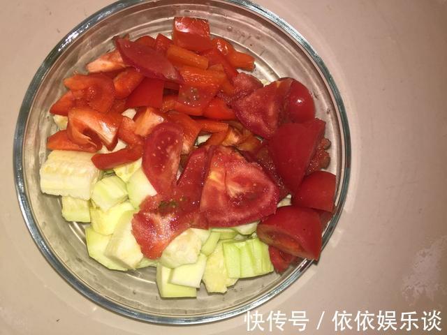 一碗面条，一碗菜卤做成家常“捞面条”，有滋有味吃起来