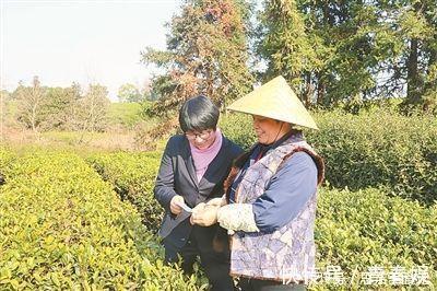 女性|45岁女性开始衰老后,身上2个地方会“变深”,没有的人还很年轻