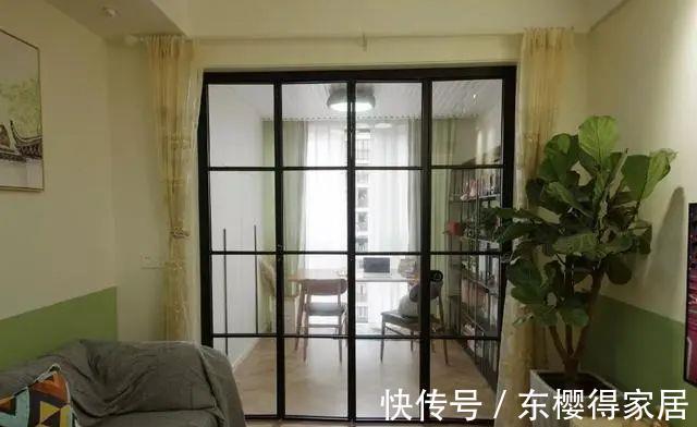 玻璃门|50㎡小户型单身公寓,巧用玻璃门作隔断,一个人住太舒服了