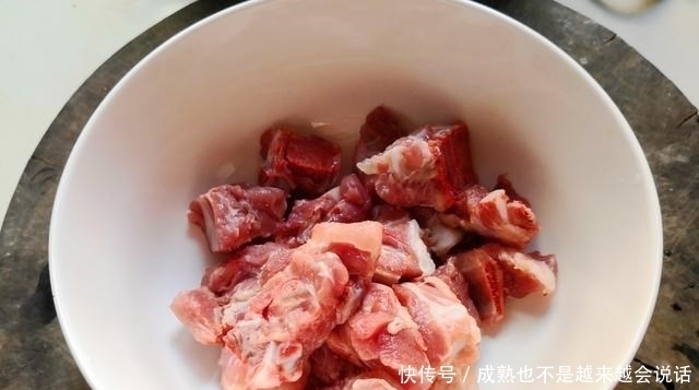广州一家四口的午餐,家常便饭吃得香,做法简单,节后这样吃舒服