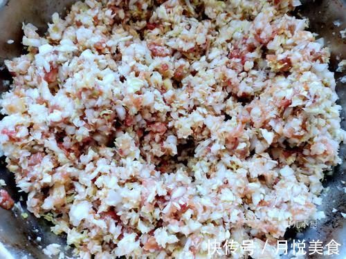 冬天吃饺子，这馅最经典，皮薄馅大汤汁四溢，咬一口鲜香美味
