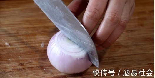 花椒粒|一碗面粉，2个萝卜，教你做好吃的萝卜丝饼，爱吃萝卜的快收藏