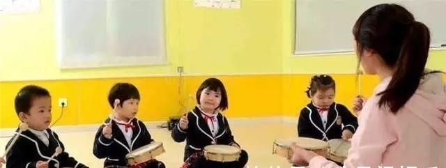 幼儿园老师|这4个细节,可以看出孩子是否被幼儿园老师喜欢,尤其是第一个