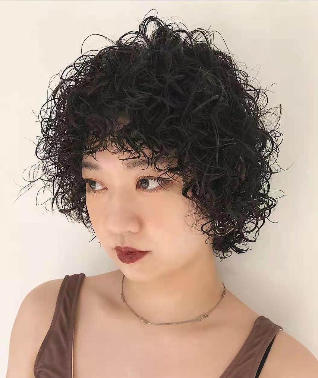 头发|羊毛卷已经不香了,“妈妈卷”悄然兴起,时髦的女生已经领先一步