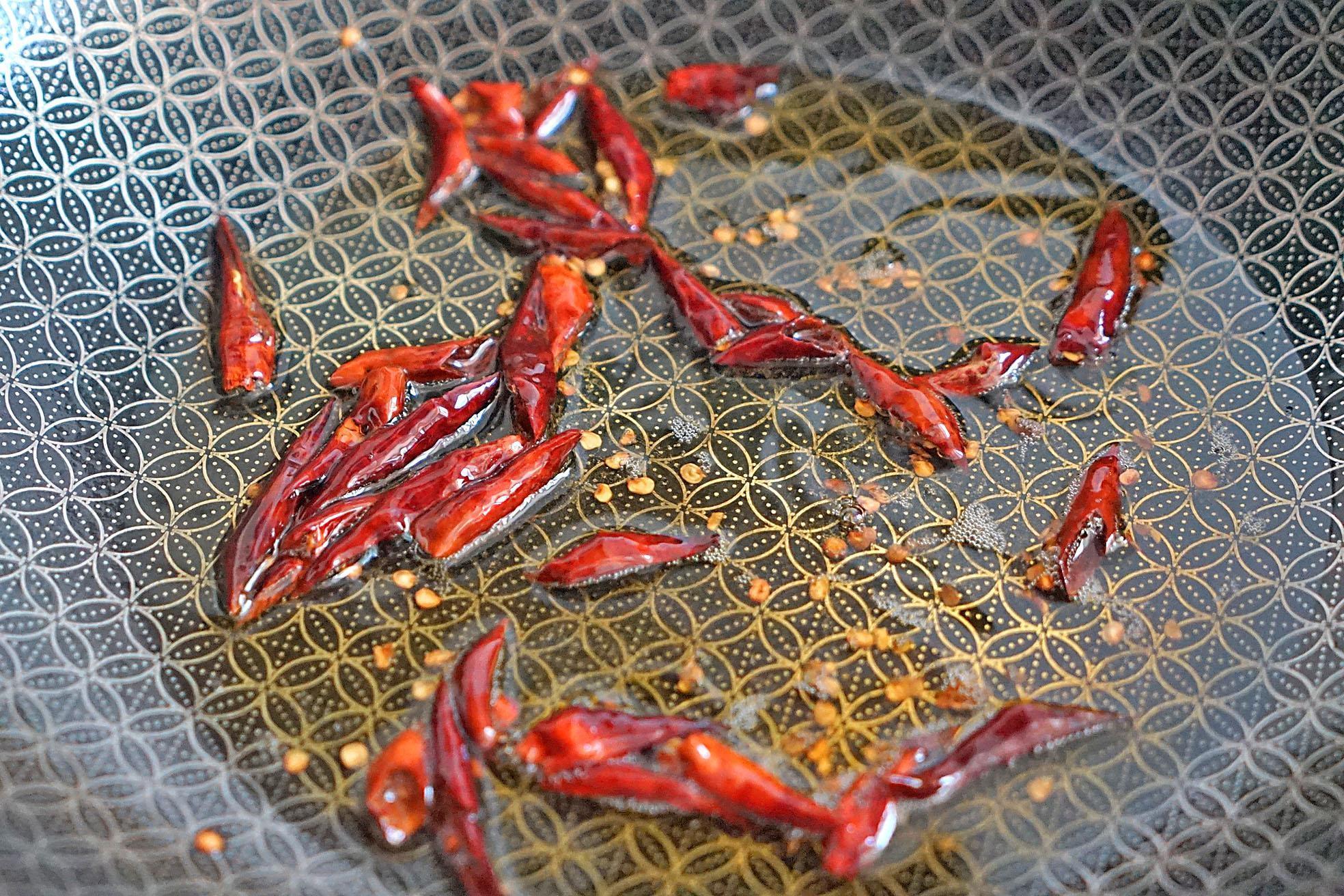 这种菜过去家家户户都有,配上辣椒炒一炒太下饭了,给肉都不换