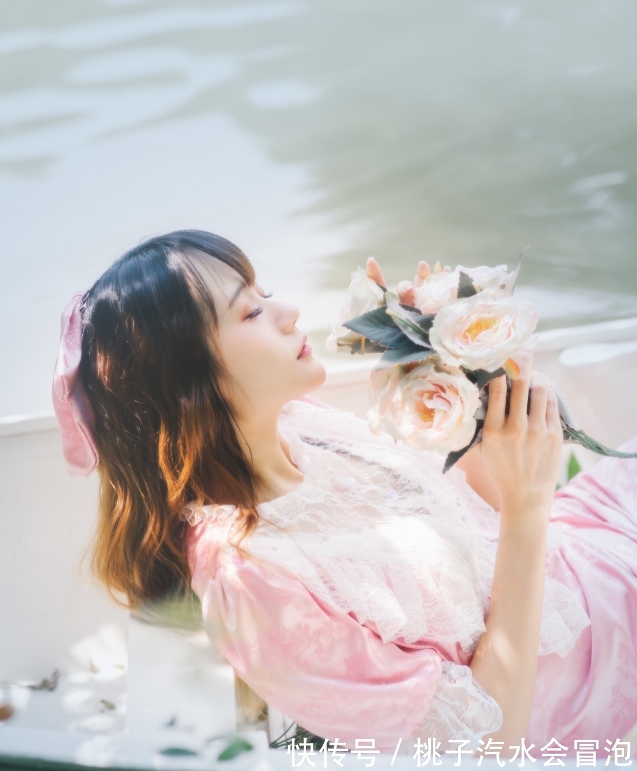 高天云#青山何处是,秋色已成空。凭窗期盼天涯客,谁晓红尘魂梦中