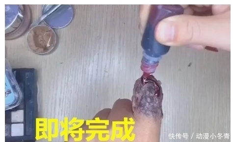手指$美术生画被“丧尸咬过的手指”,本以为在乱画,看见成品:快去医院