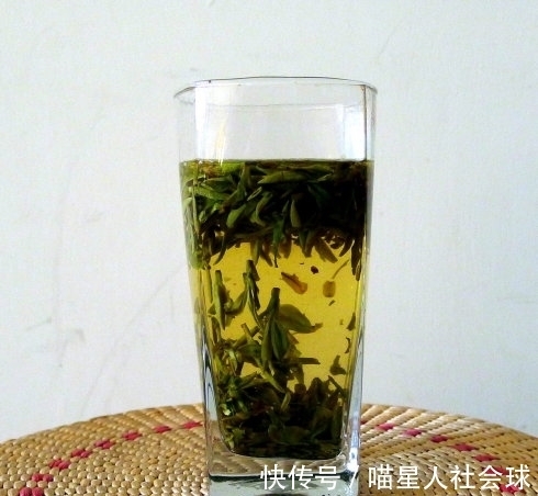 记忆力|经常喝茶的人与只喝白开水的人相比，哪个更健康？带大家了解下
