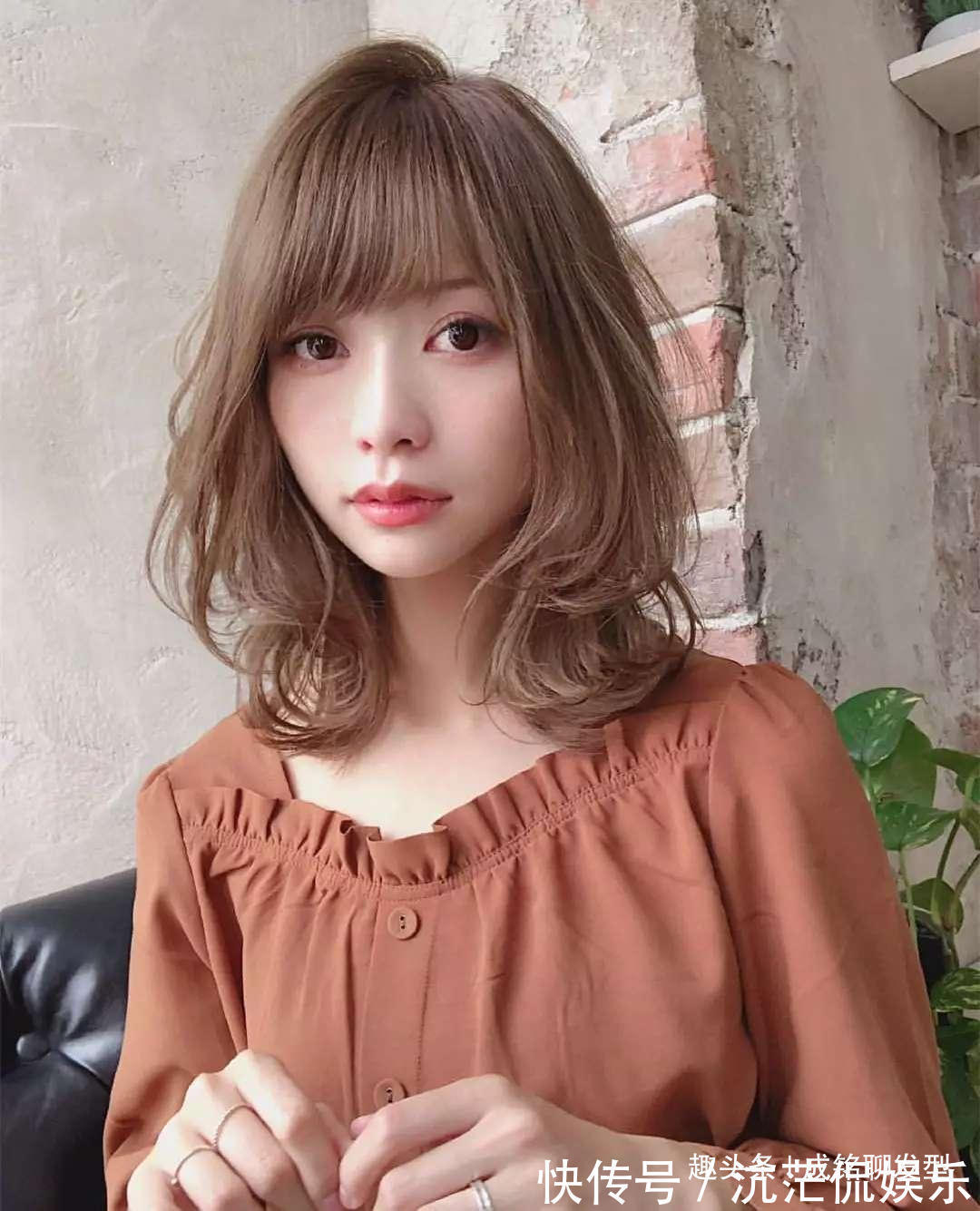 发型|40岁女人要避开四种发型,不仅显老还很土气,中长发比较适合